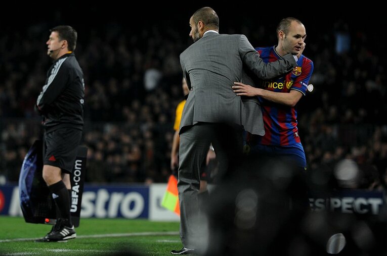 2009-10シーズンのグアルディオラ監督とイニエスタ　©Takuya Sugiyama