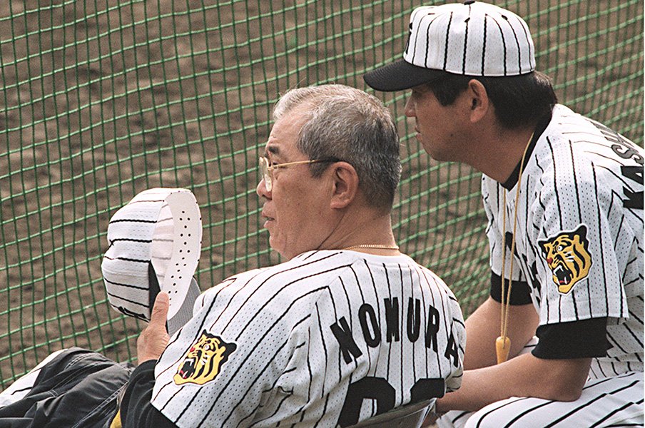 新庄の敬遠球サヨナラ打を呼んだ 野村克也と 一番弟子 の絆 プロ野球 Number Web ナンバー 新庄の敬遠球サヨナラ打を呼んだ 野村克也と 一番弟子 の絆 プロ野球 Number Web ナンバー