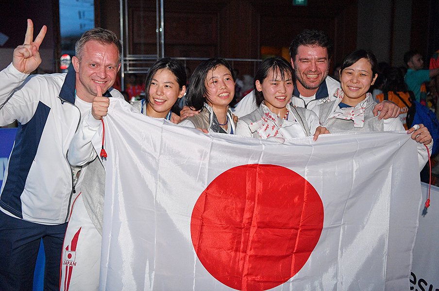 フェンシング女子フルーレの金メダル。勝因はフランス人コーチの意識改革!<Number Web> photograph by MATSUO/AFLO SPORT