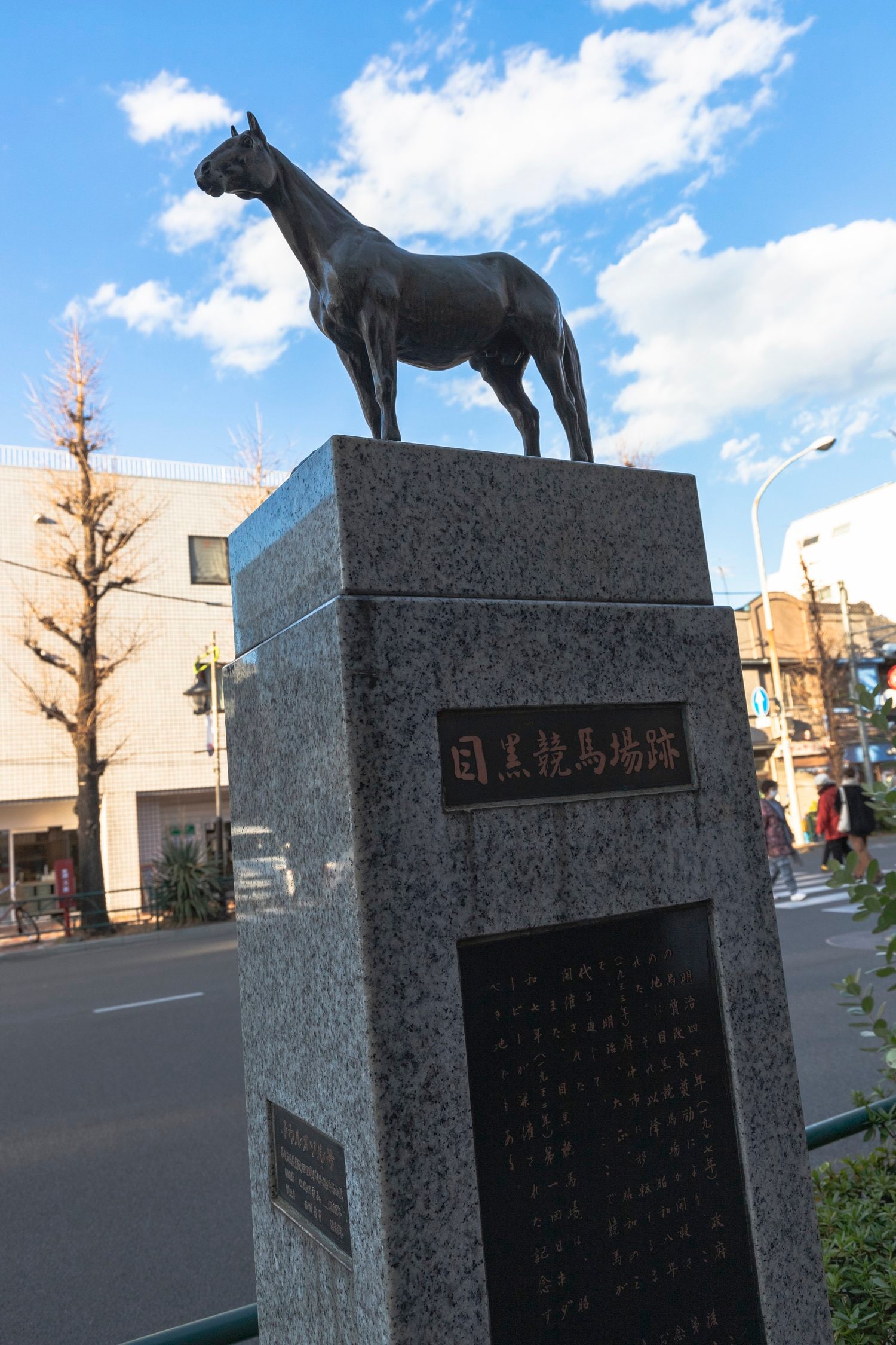 こちらがトウルヌソルの像。6頭ものダービー馬を輩出した“伝説”の大種牡馬だという
