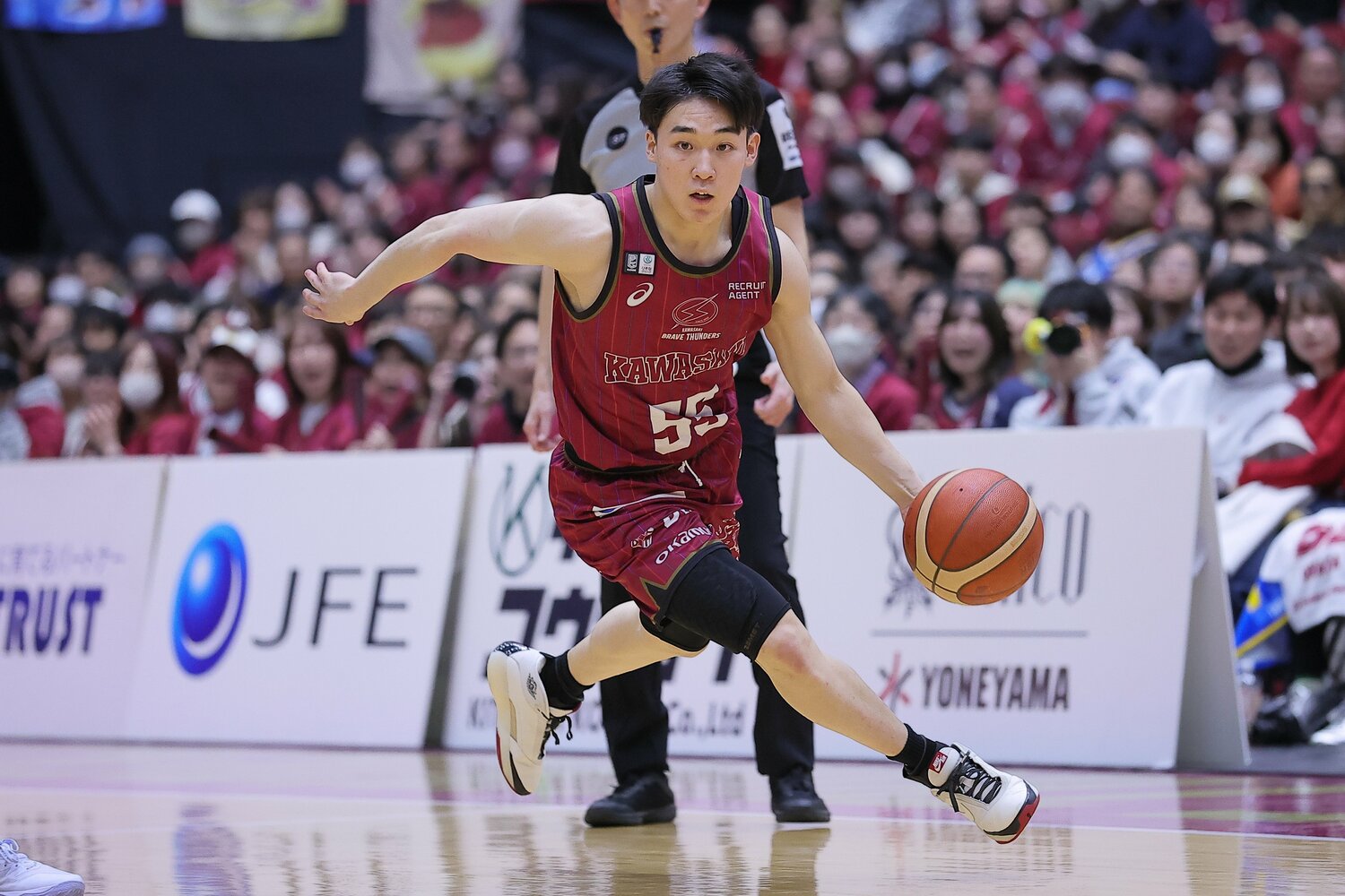 スペインでは「ボールを持っていない時の動き」を学んだという岡田　©︎B.LEAGUE