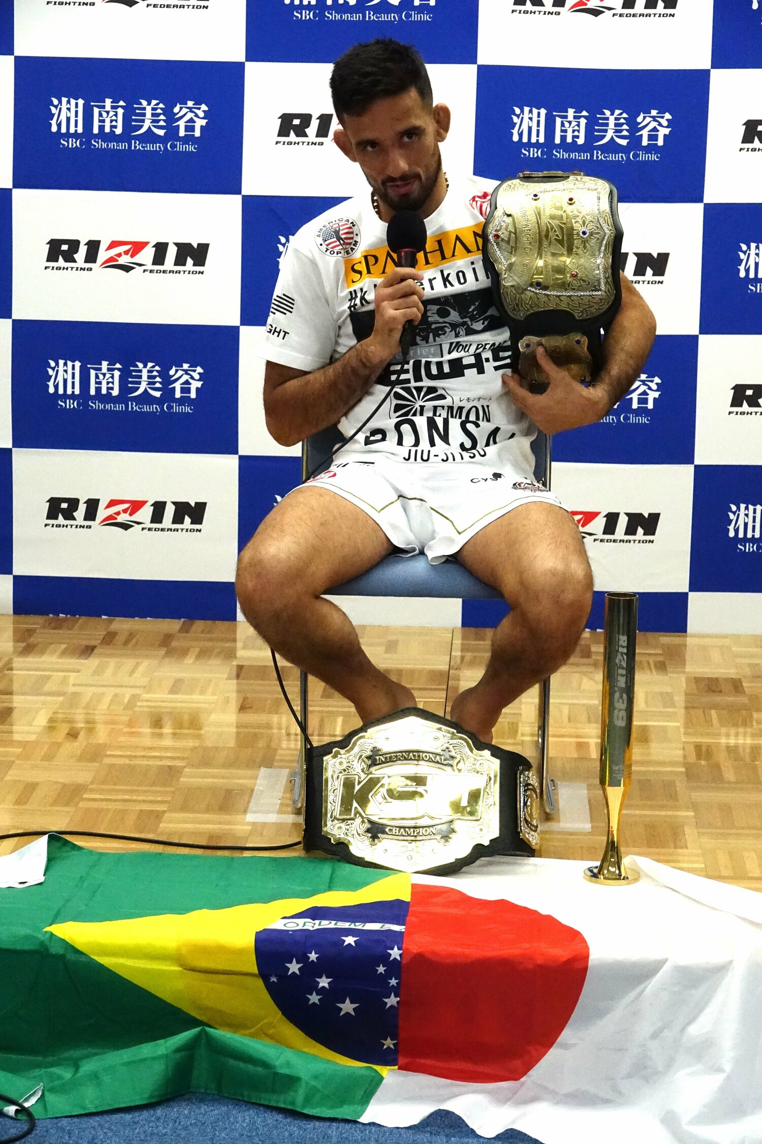 クレベル・コイケはブラジルと日本、双方の国旗を背負う ©Koji Fuse