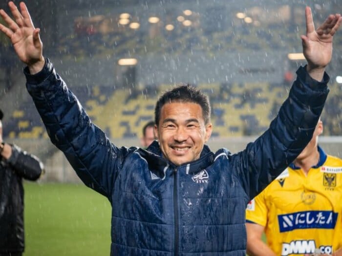 岡崎慎司が「もう監督信じない」「恐怖症なんです」…いま明かされる、欧州での苦闘 支えとなった「一緒に戦ってくれた家族」「プロジェクトX」<Number Web> photograph by STVV
