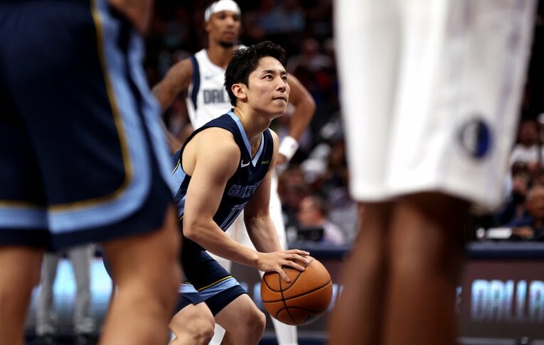 コートに立てば田臥勇太、渡邊雄太、八村塁に次ぐ日本人4人目のNBAプレーヤーとなる河村勇輝。もちろん、Bリーグ出身者（昨季まで横浜ビー・コルセアーズでプレー）の日本人選手としては初の快挙だ　©︎Ron Jenkins/Getty Images