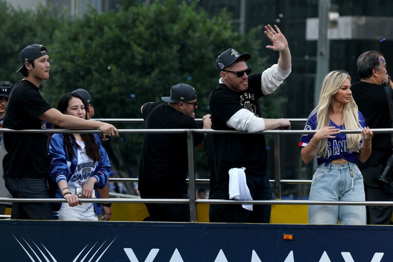 【翔平とフリーマン“仲良しな日常”】レアすぎる…大谷＆フリーマン夫婦の“豪華4ショット”（写真は右に続きます）　©Getty Images