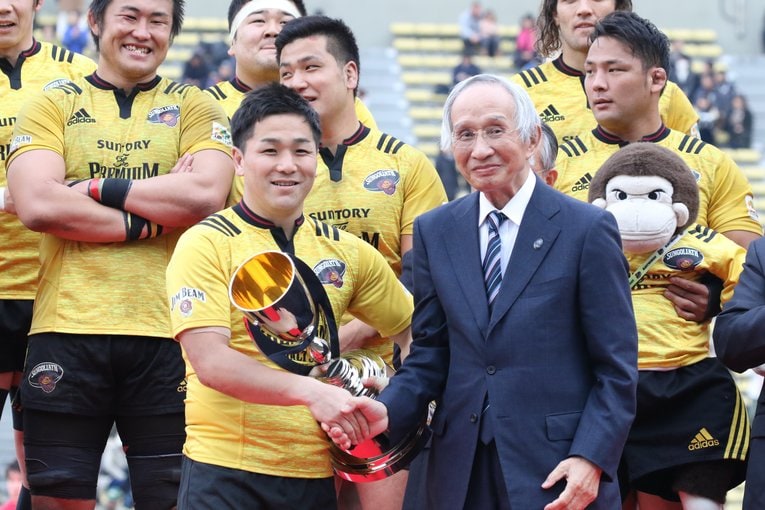 2012年にサニックスから加入したサントリーではタイトル獲得に大きく貢献。16年度はトップリーグから日本選手権まで全試合に10番で出場し、リーグ得点王にも輝いた　©︎Nobuhiko Otomo