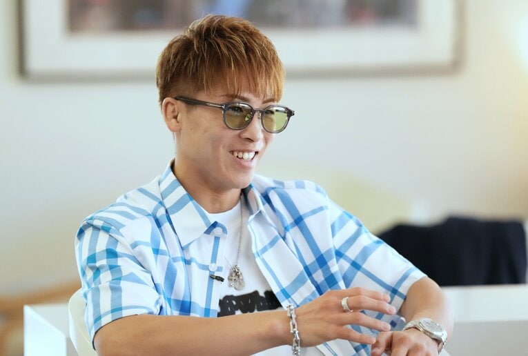 リラックスした表情の井上尚弥　©Naoki Fukuda