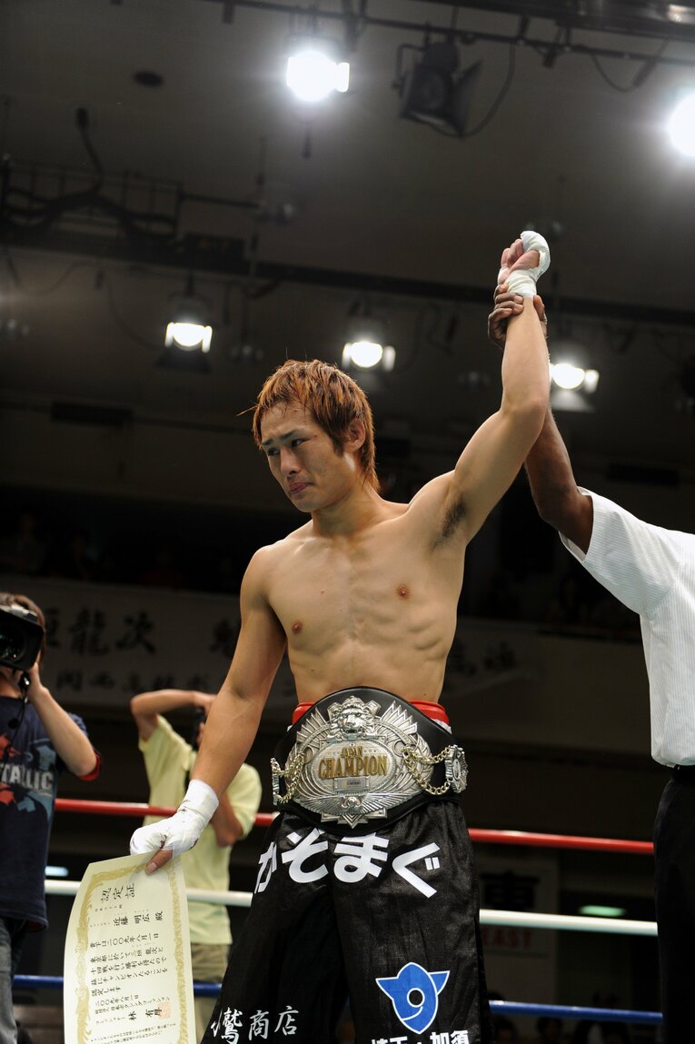 大学中退から約3年が経った2009年8月、ライト級日本王者になった近藤明広　©AFLO