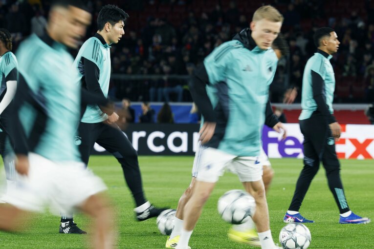 日本代表22歳DFがCLバルサ戦で「ボランチなの!?」「レバンドフスキに頭1つ飛び出て空中戦勝利」超ポリバレントな鈴木淳之介にカメラマン驚き(4)