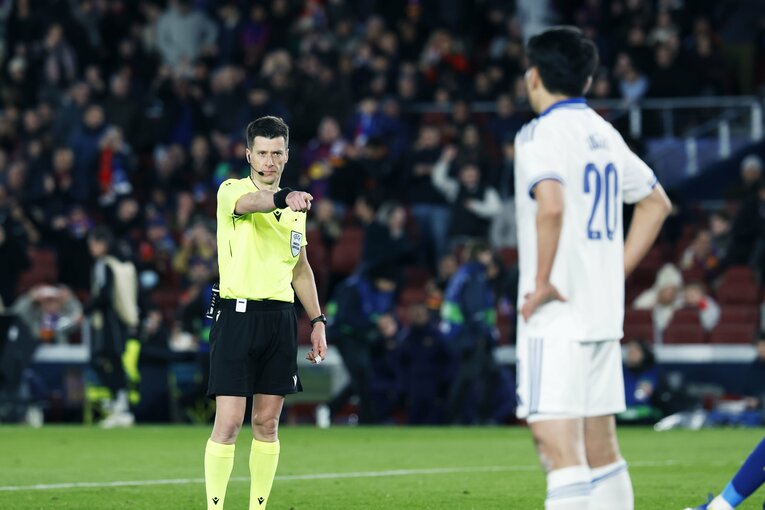 PK判定が下り、腰を手に（写真は右へ続きます）©Daisuke Nakashima　©Daisuke Nakashima