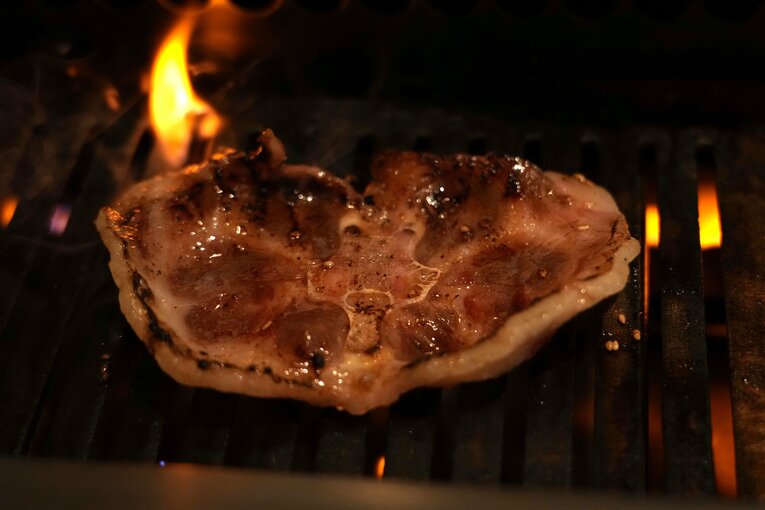 テールスライスが焼ける様子