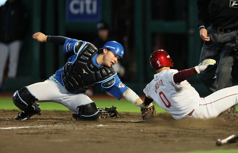 捕手としても評価は高まる一方だ　©︎JIJI PRESS