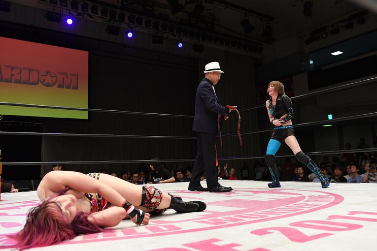 紫雷イオvs.岩谷麻優。2017年6月21日、後楽園ホール　©Essei Hara