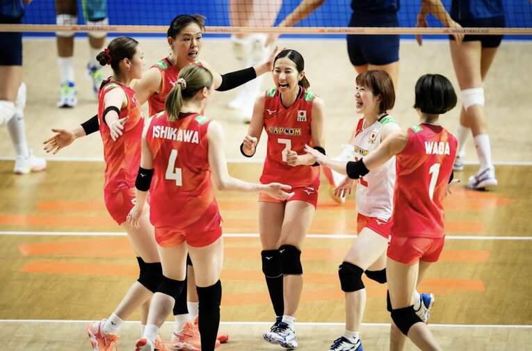 バレーボール女子日本代表（VNLブラジル戦）　©︎Volleyball World