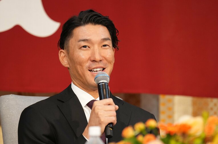 今季限りでの現役引退を発表した巨人の梶谷隆幸。2006年横浜入団時の同期でいまも親交が深い筆者が見た、長年の壮絶なケガとの戦いとは ／ photograph by Sankei Shimbun