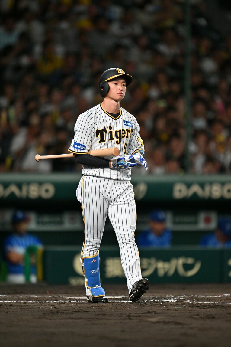 社会人時代と比べると小柄ながら下半身がガッチリした近本　©︎Hideki Sugiyama