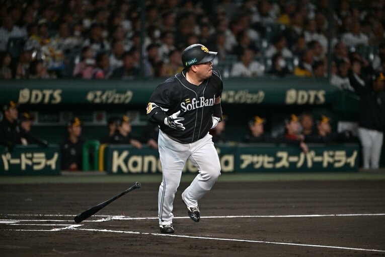 【日本シリーズ第4戦】ソフトバンク・山川穂高の3試合連続弾　©️Kiichi Matsumoto