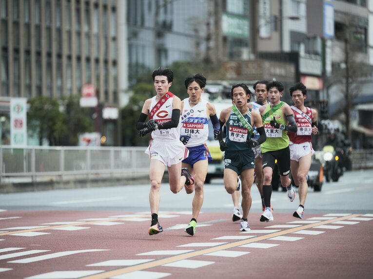 1区は膠着状態から中央大が抜けて…【2026箱根駅伝】青学大は16位だった1区　©Yuki Suenaga