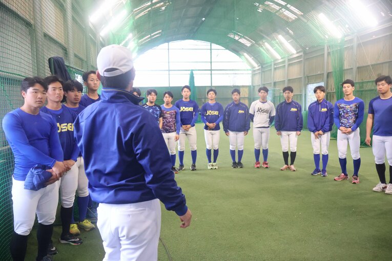 現在の鹿児島城西高野球部の指導風景　©Fumi Sawai