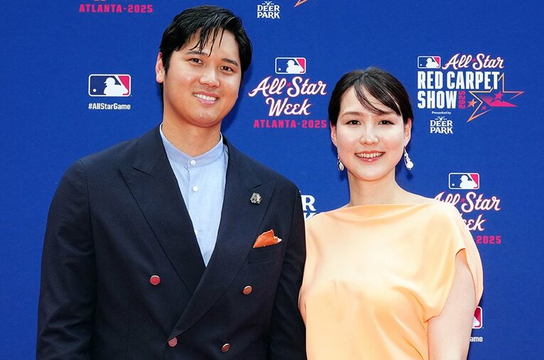 オールスター、レッドカーペットショーでの大谷翔平と真美子夫人 ／ photograph by Getty Images