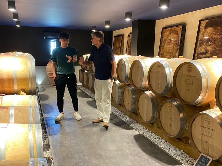 宮本恒靖会長と再会を果たしたトルシエ　※本人提供