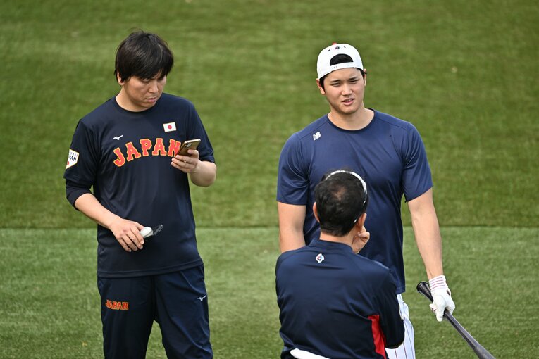 隣には水原通訳の姿も　©︎Naoya Sanuki
