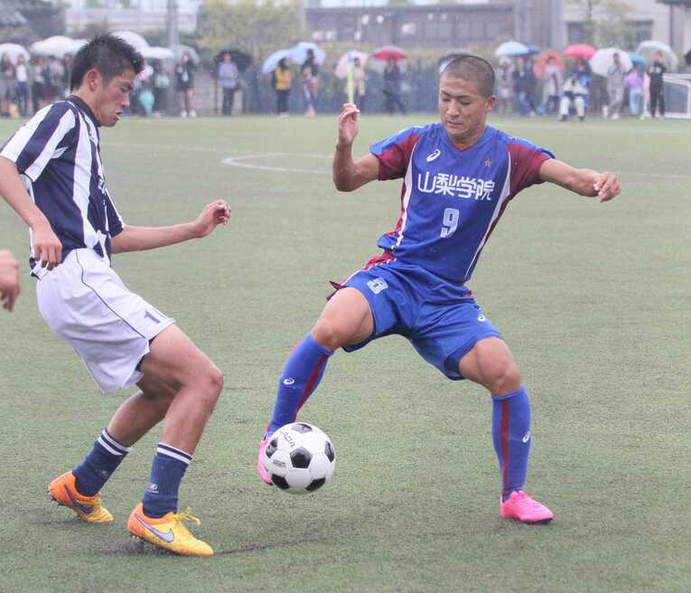 山梨学院高時代の前田大然（写真は右に続きます）　©Sports Hochi/AFLO