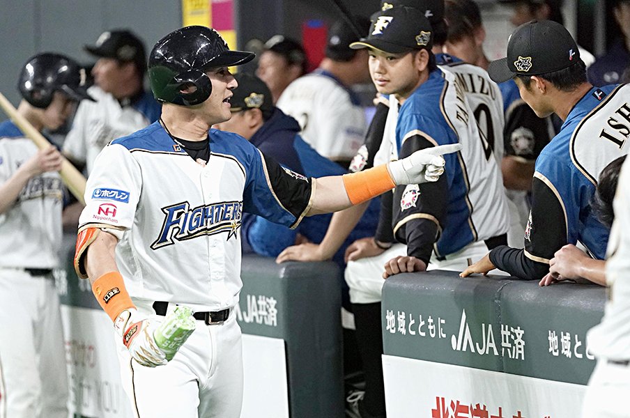 敵地でいじられ 死球でもなごむ 日本ハム杉谷拳士が愛される理由 プロ野球 Number Web ナンバー