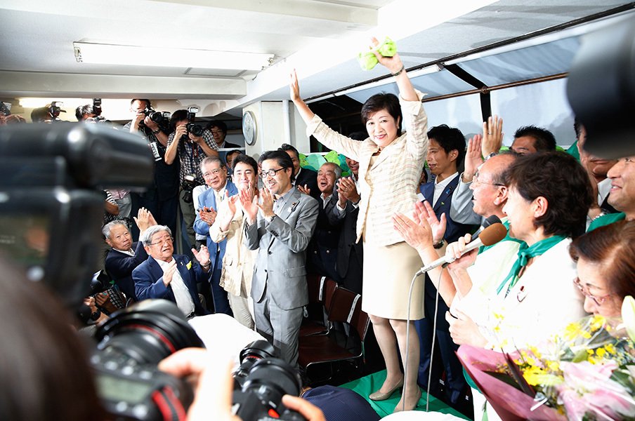 プチ鹿島、7月のスポーツ新聞時評。都知事選をスポーツ紙で読み解く。<Number Web> photograph by Shigeki Yamamoto