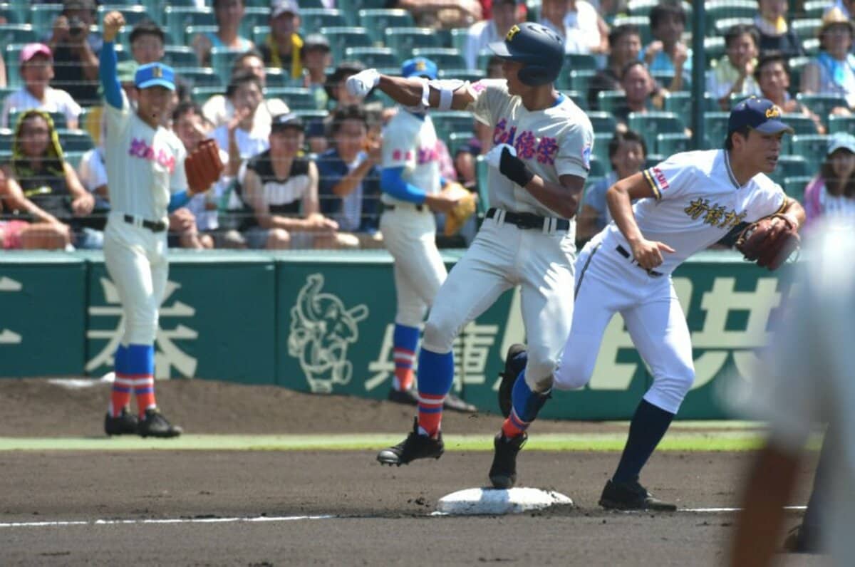 優勝校に負け続ける屈辱を経て……。花咲徳栄、初回の猛攻撃で勝つ