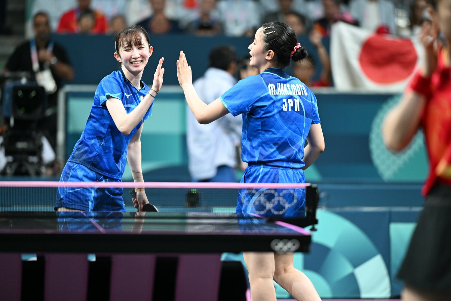 団体決勝、早田-張本という意表をつくコンビがダブルスに登場。急造ペアとは思えない戦いぶりを見せた ©Naoya Sanuki/JMPA