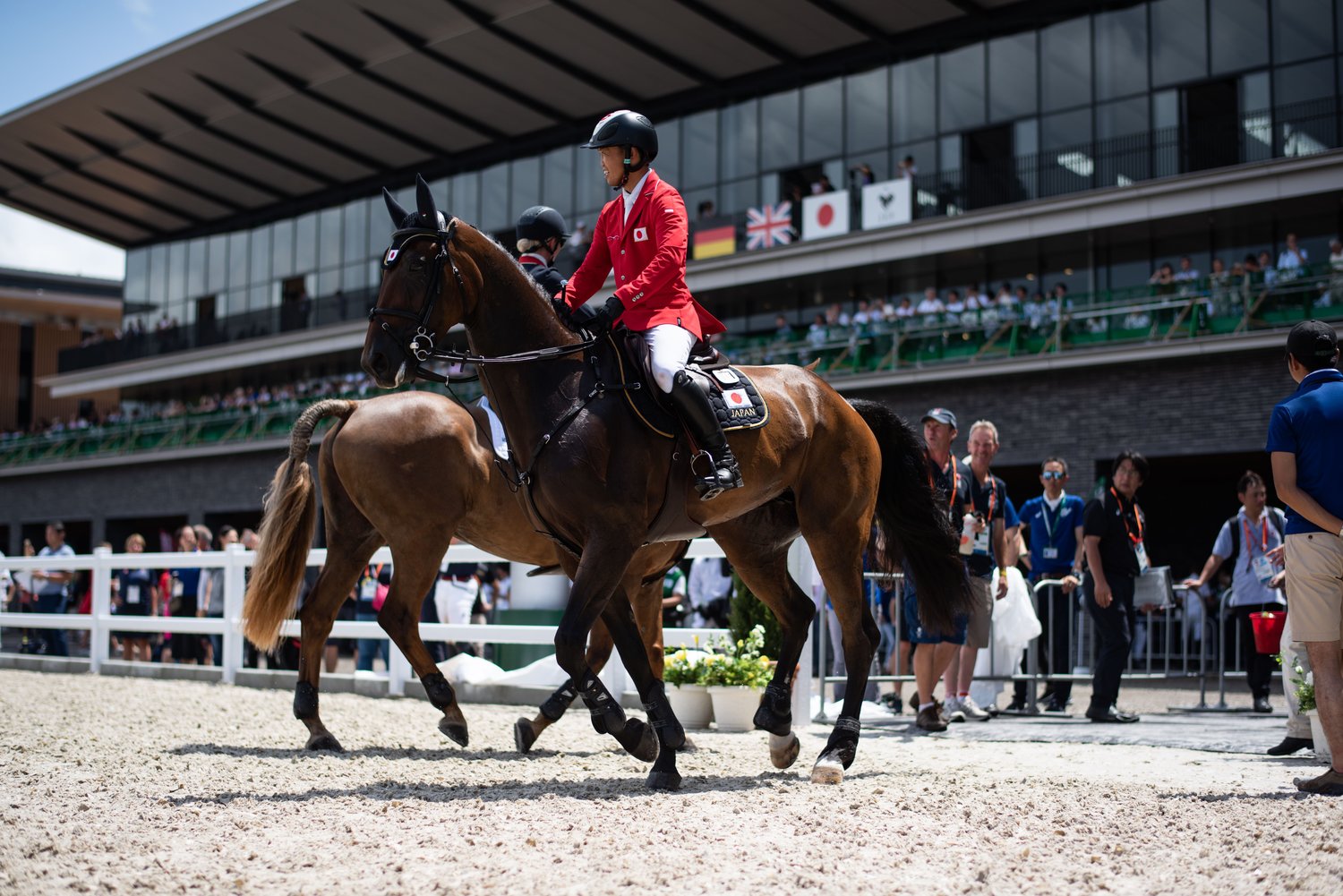 新しくなった馬事公苑で馬場入りする戸本