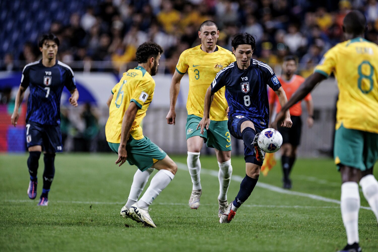 アウェーでの日本相手にオーストラリアは明らかに守備重視だった　©Kiichi Matsumoto