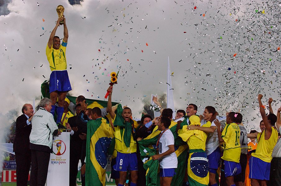 エジミウソンは日韓W杯優勝メンバーとなった　©JMPA