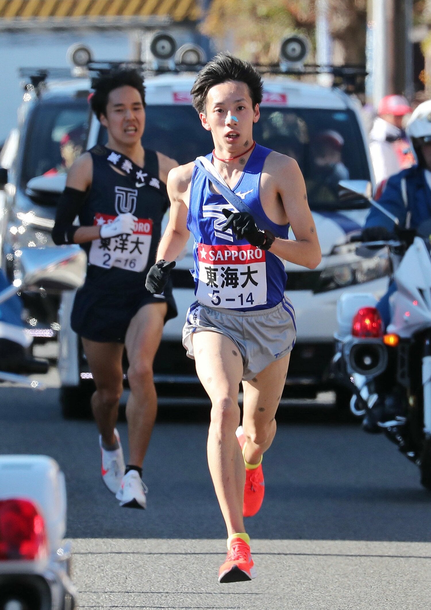 ついに先頭に立った小松　©JIJI PRESS