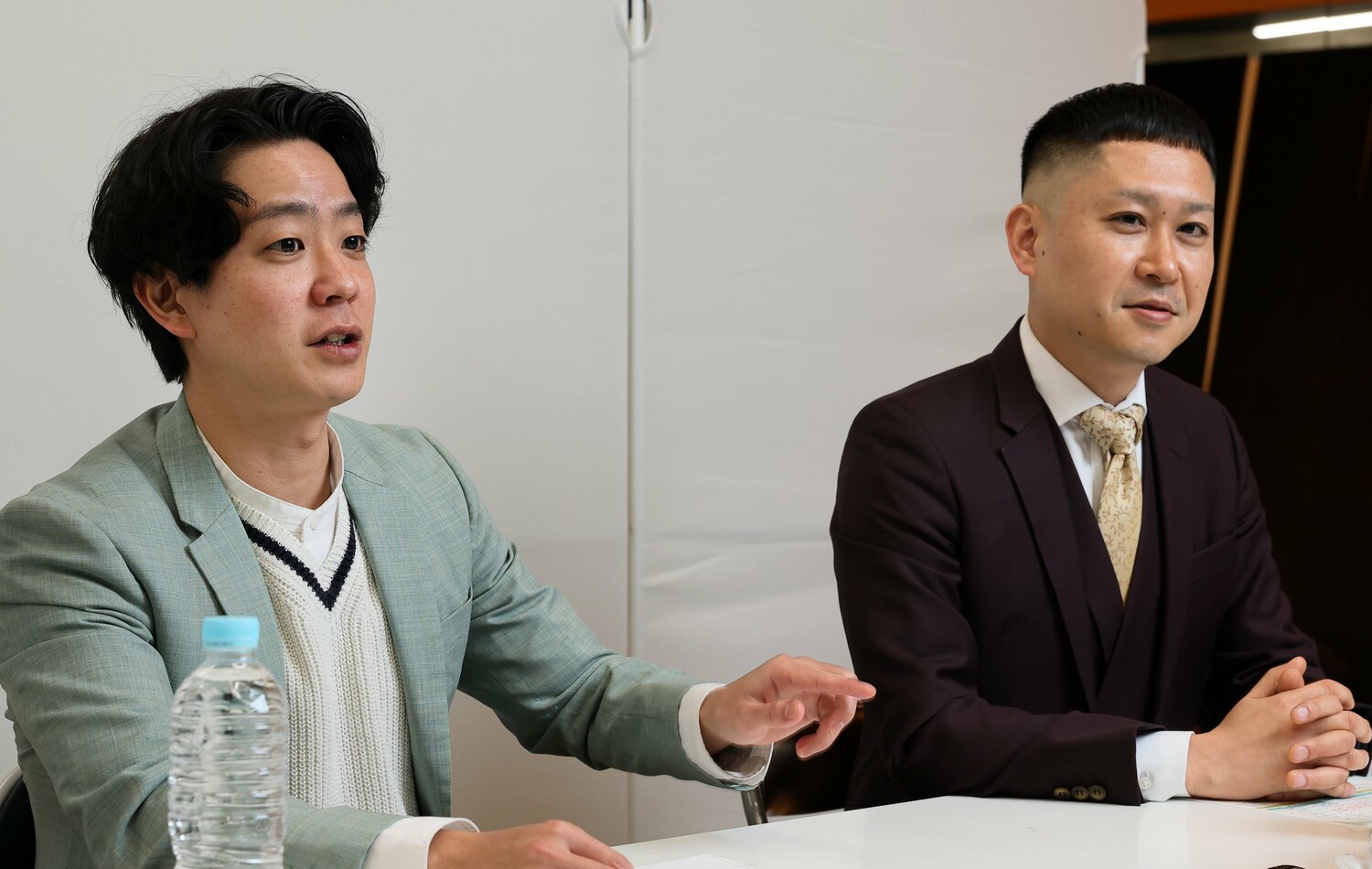 結成6年、初のM-1決勝で準優勝したドンデコルテ。小橋共作(ツッコミ担当、36歳、写真左)と渡辺銀次(ボケ、ネタ作り担当、40歳)