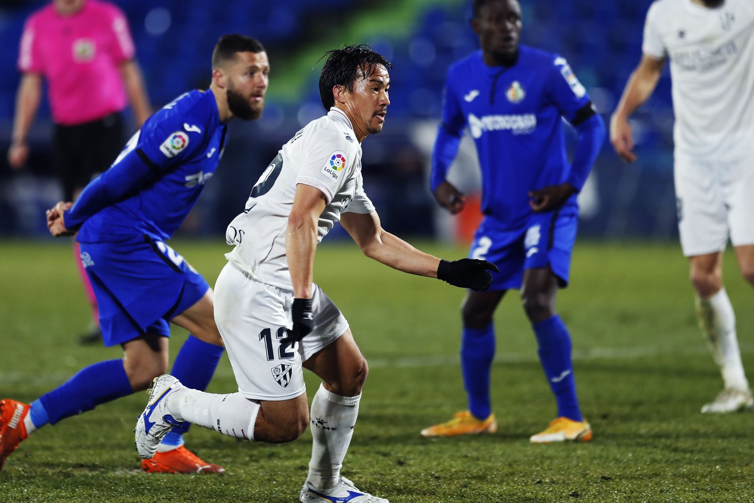 岡崎らしく、ゴール前への飛び込みを見せる場面もあった