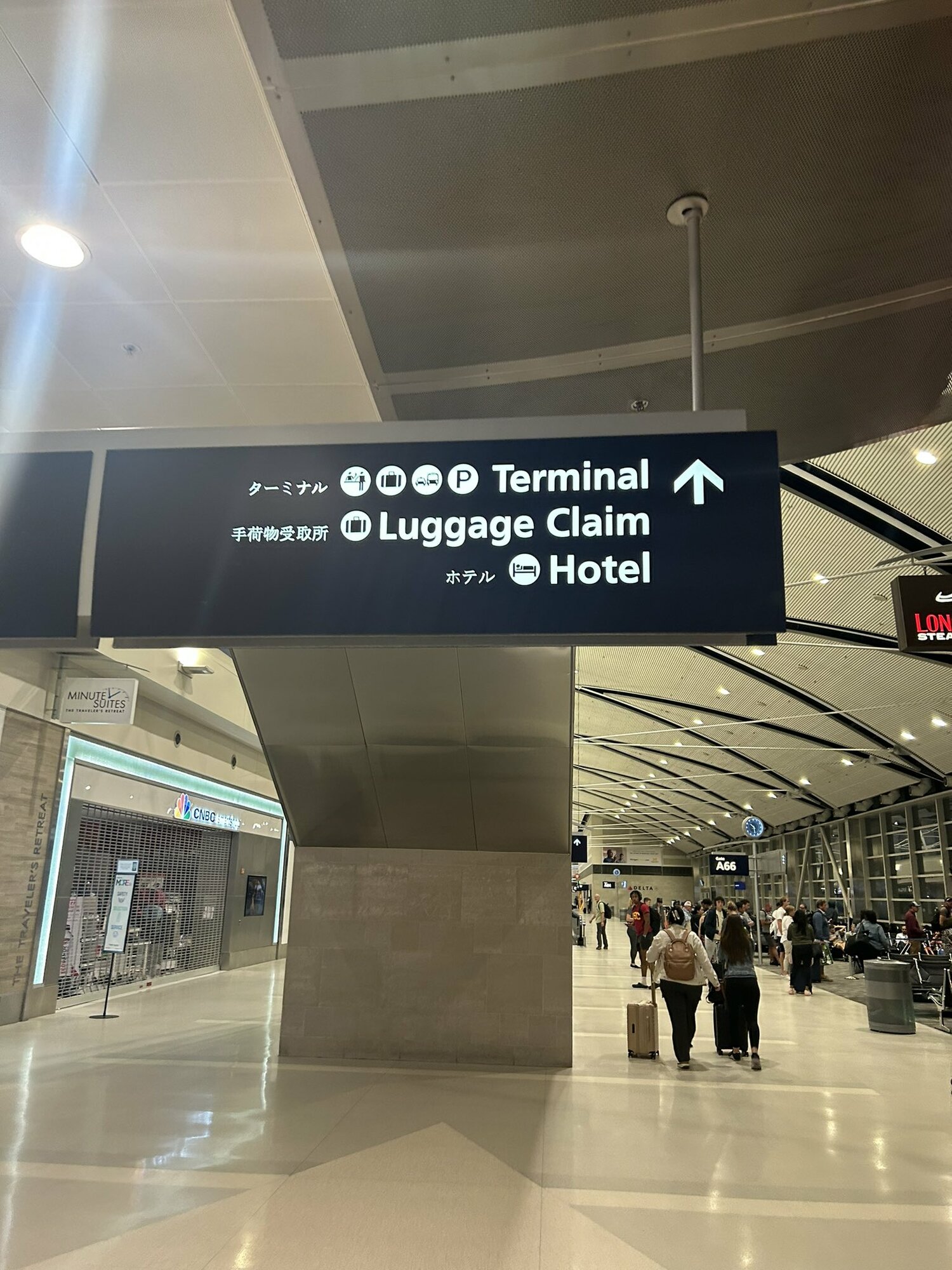 デトロイト空港には日本語表示も多い　©Naoyuki Yanagihara