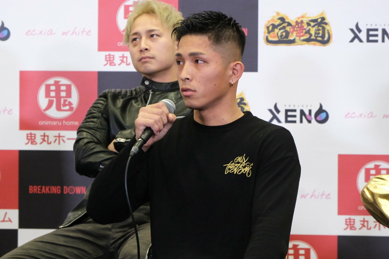 試合前日の会見で意気込みを語る外枦保　©Norihiro Hashimoto