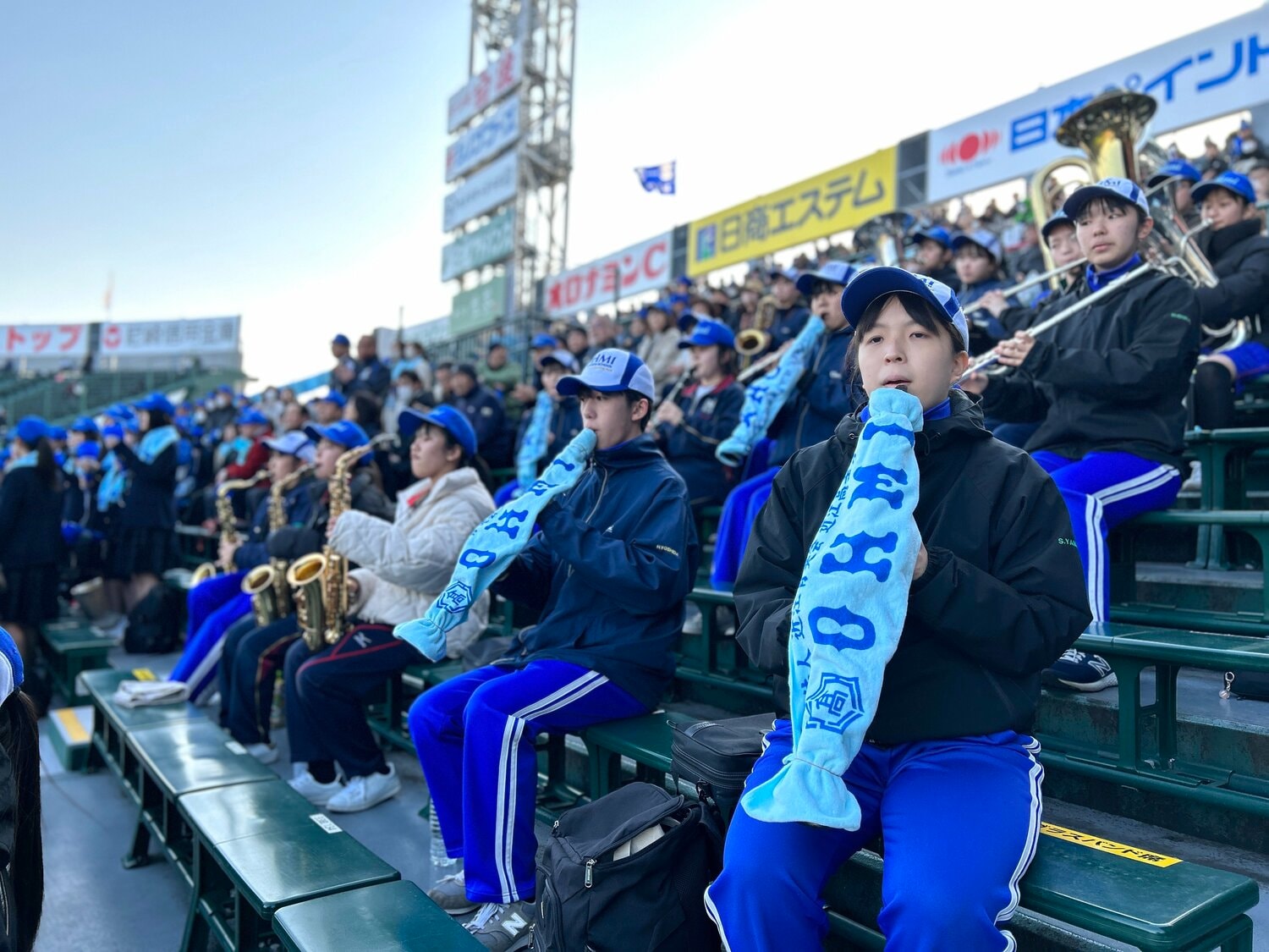 近江高校の応援風景。「今日の主役はどこですか?」 「近江高校!」のコール&レスポンスが人気 ©Yukiko Umetsu