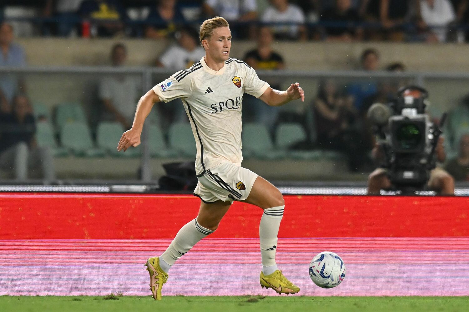 元ローマのソルバッケンらが仕掛け、J1得点王経験者のチアゴ・サンタナらがゴールを狙う構図が浦和で見られるか　©Getty Images