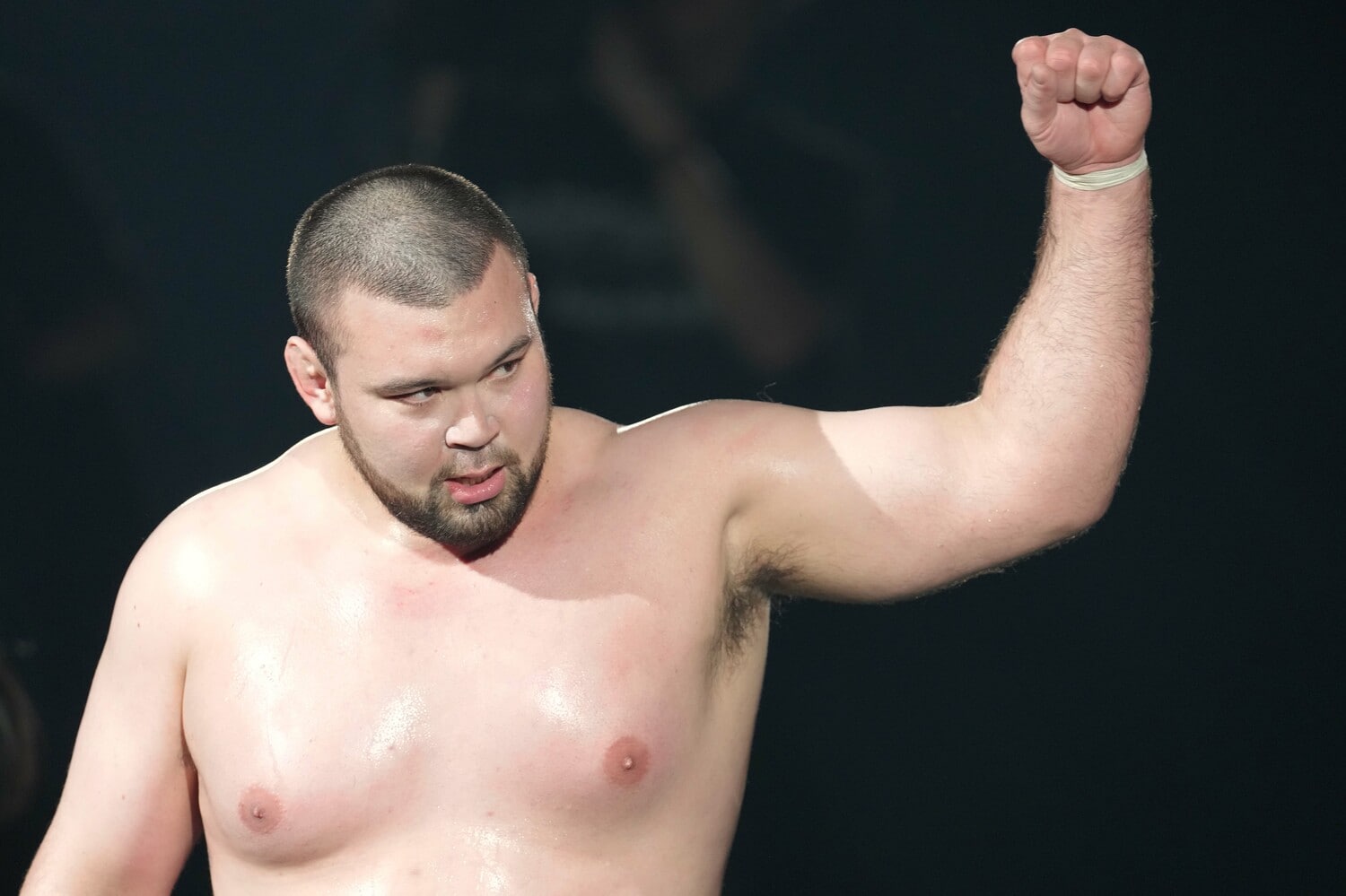 ファンに応えるウルフアロン。本人は「気のせい」と笑うが胸毛がなくなった ©Essei Hara