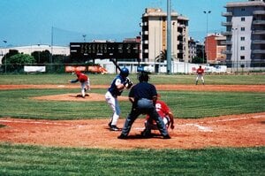ファールボールに「オフサイドだろ！」「試合中にラザニア」イタリア人は野球をどう楽しんでる？ 現地でプレーした日本人記者の記憶