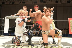 【必見】歌って踊ってBL展開、そして“ガチ”格闘技マッチ...エンタメ・プロレス『まっする』で何が起きた？
