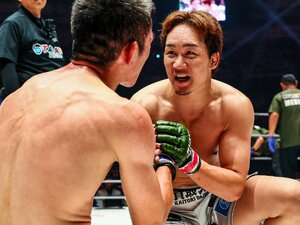 残酷パウンド連打の朝倉未来が「ずっとリスペクトしてる」青木真也43歳への本音…“水と油”はなぜ噛み合った？ 現地で記者がポツリ「いい試合だった…」