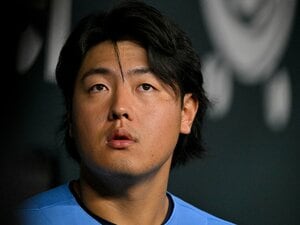 岡本和真がカナダで“本当に認められた瞬間”「カズのような下半身を“ホッケーの脚”と呼ぶ」ブルージェイズ番記者が選ぶ“今季最高の一振り”とは？