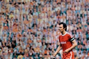 【ベストCBインタビュー】 史上最高リベロ・ベッケンバウアーが明かす、「兄のような存在だった」カルロス・アウベルトとの思い出