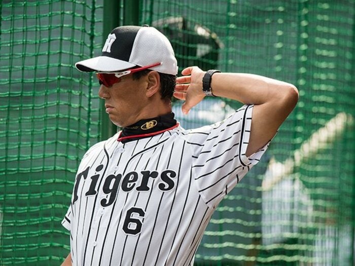 金本監督の言葉使いが変わった年。ニヒルで抑制的な「良き上司」に。<Number Web> photograph by Nanae Suzuki