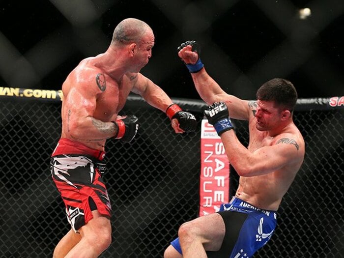 ベテラン勢の活躍が光った、1年ぶりのUFC日本大会。~シウバ、ハントの豪快なKO劇~<Number Web> photograph by Susumu Nagao