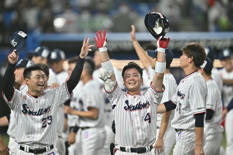 野村克也監督のバッグを忘れる大失態！ 平謝りの裏方に名将がかけた